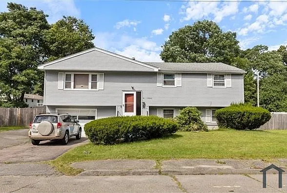 6 bed, 2090 sqft, $5,600 — Photo 1