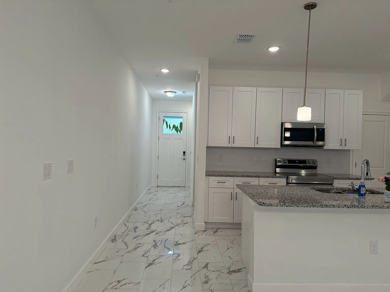 4 bed, 1950 sqft, $2,750 — Photo 3