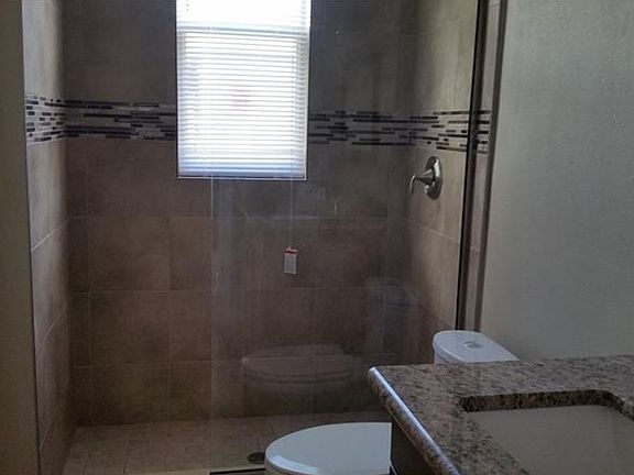4th image of 450 Magpie Ct