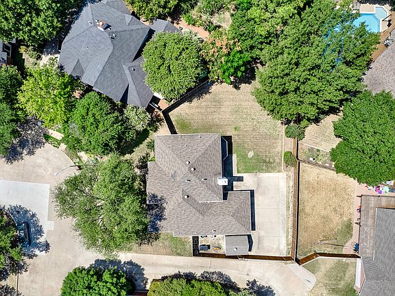 3rd image of 1101 Easton Ln