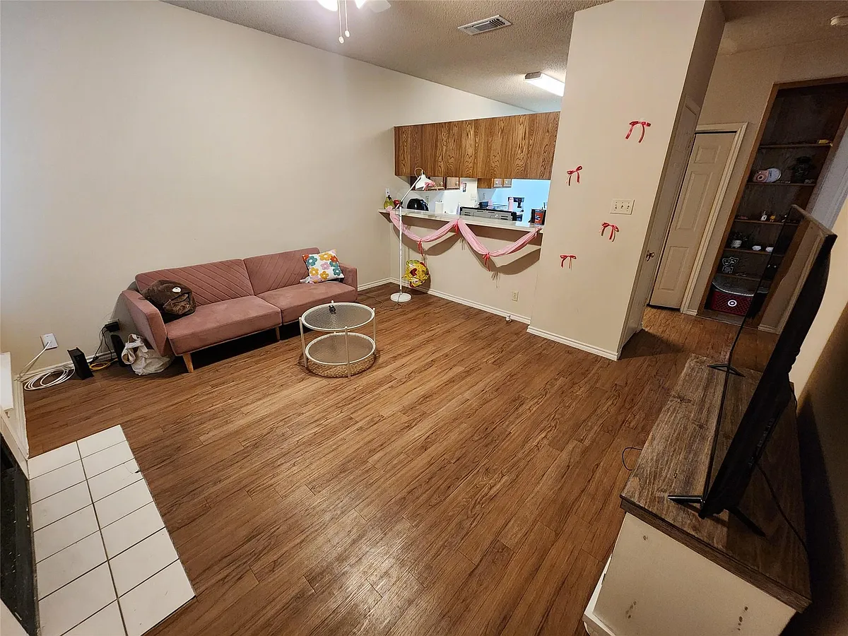 Building Photo - 2414 Longview St #306