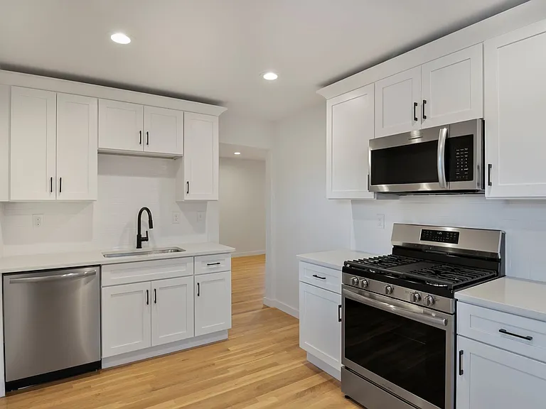 4 Morris Ave — Photo 9