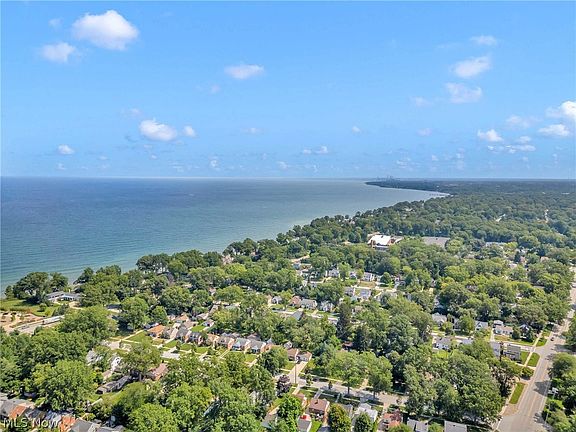 2nd image of 360 Huntmere Dr