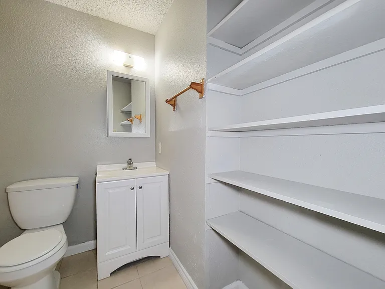 17706 Glenhagen Ct — Photo 22