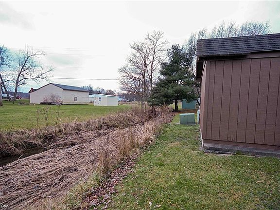 5th image of 156 Oakwood Dr