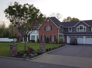 2 Coe Farm Rd, Suffern, NY 10901