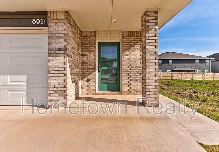 8921 NW 109th Ter — Photo 3