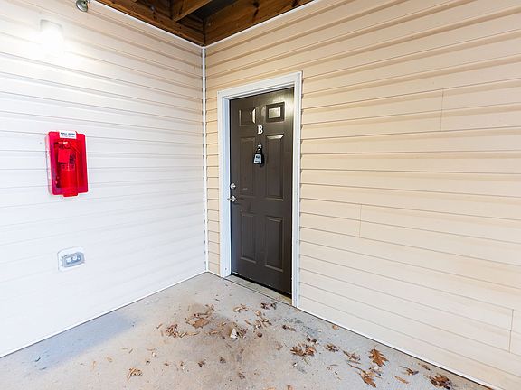 4th image of 3712 Cotswold Ave Unit B