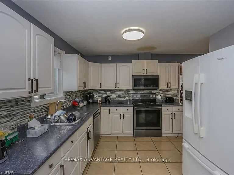 17 Sterling St #UPPER — Photo 6