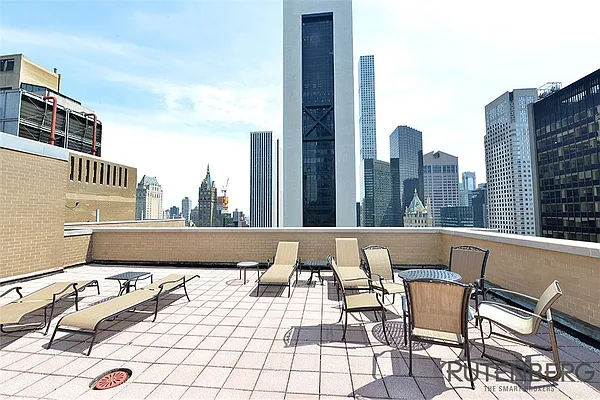 Rented by R New York | media 8