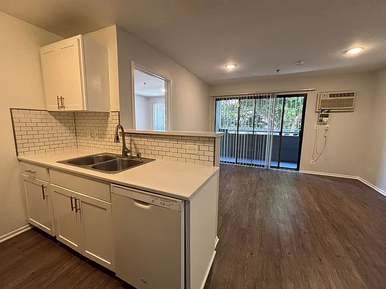 700 S. Berendo Ave — Photo 47