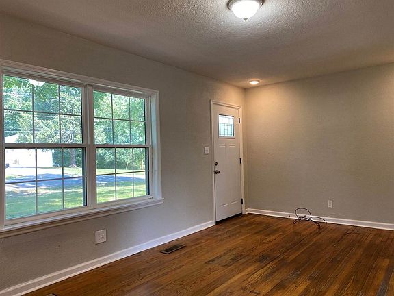 3rd image of 144 Hilltop Dr