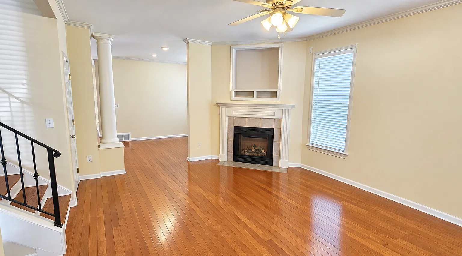 3 bed, 2.5 bath, 1655 sqft, $2,200 — Photo 3