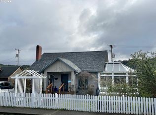 2164 Fir Ave, Reedsport, OR 97467
