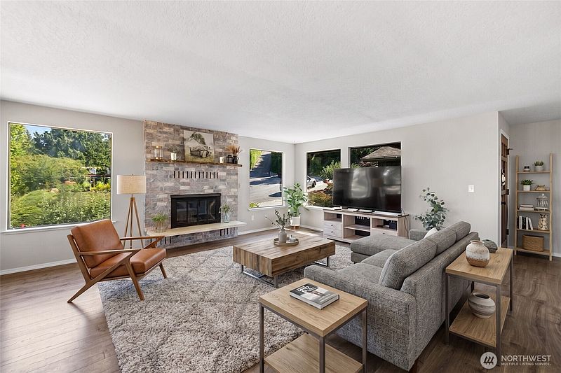 3rd image of 4012 Pueblo Heights