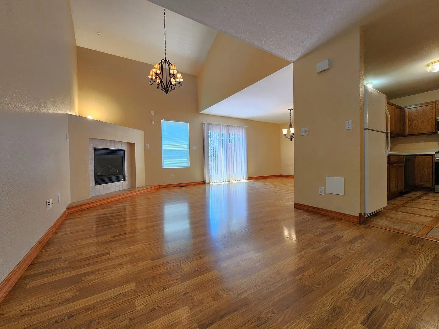 Beautiful 3BR, 3.5BTH 1/2 duplex in west Topeka, Washburn Rural Schools — Photo 4