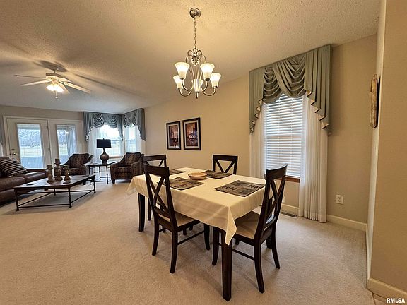 3rd image of 1103 Hawthorn Rdg