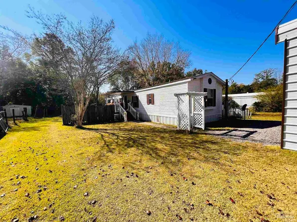 951 Rose Petal Ln, Cantonment, FL 32533