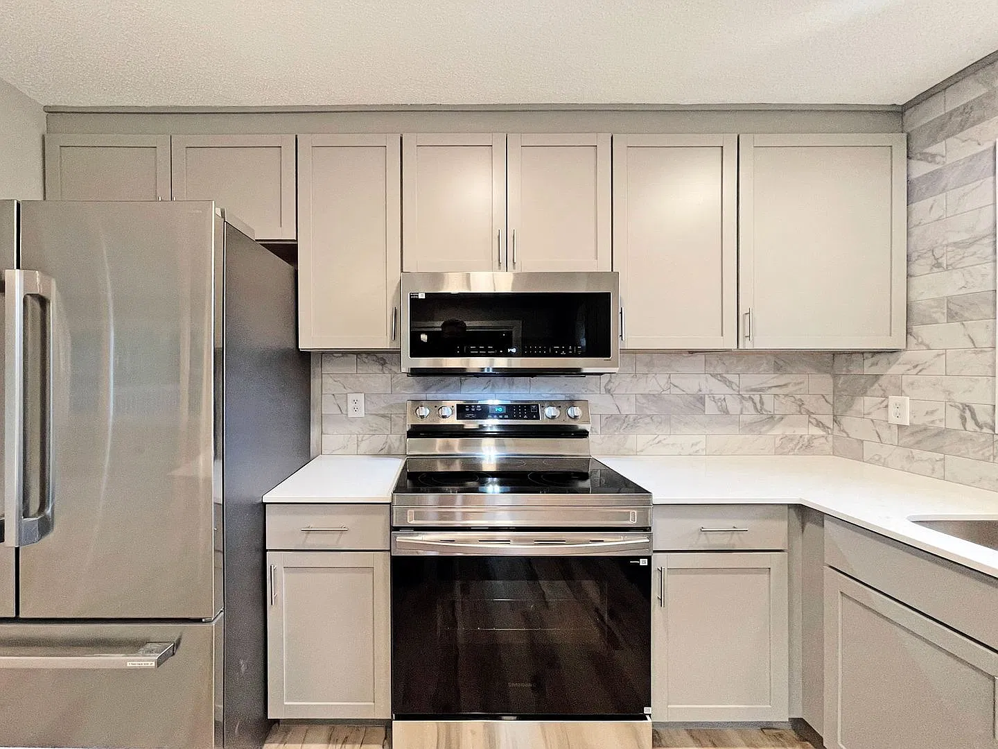 Sparkling Spacious New Home, Dream Kitchen, Fireplace, Large Deck, Family Room, Perfect Location,... — Photo 4