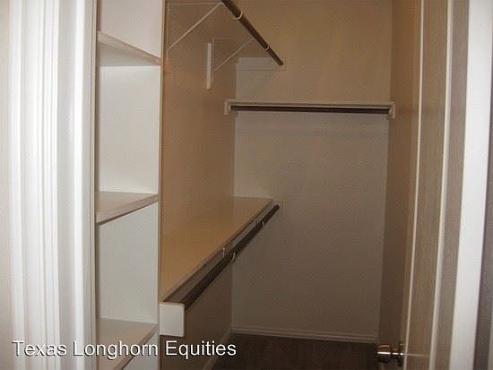 2nd image of 215 Robin St