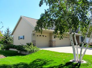 1037 Carriage Ln, Fond Du Lac, WI 54935