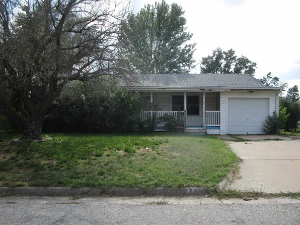 27 Sunset Dr, Hutchinson, KS 67502