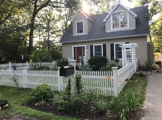 415 Shore Dr, North Kingstown, RI 02852