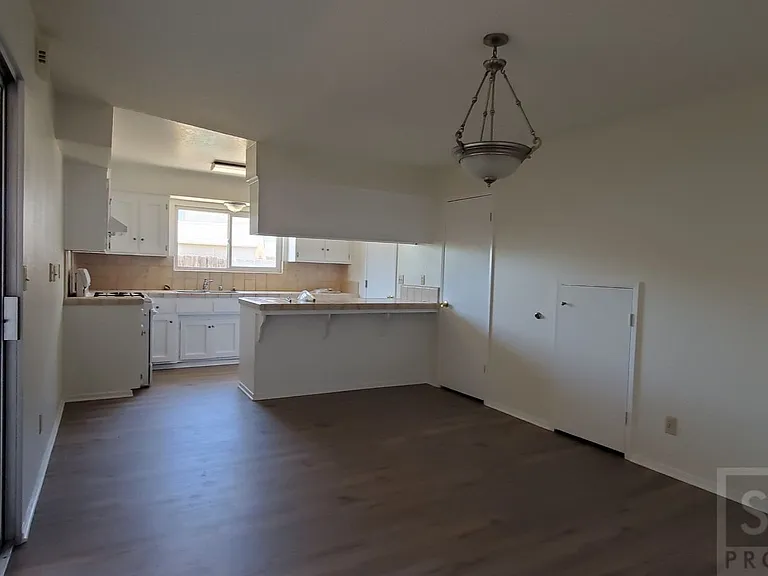 812 Emerald Ct — Photo 5