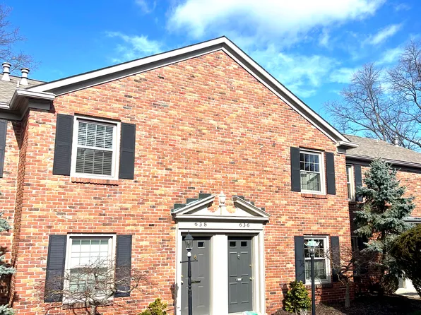 638 Robinwood Dr, Pittsburgh, PA 15216