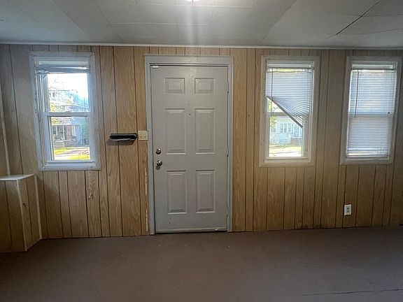 4th image of 15708 Arcade Ave