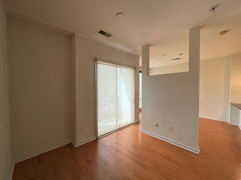 525 E 6th St #301 — Photo 7