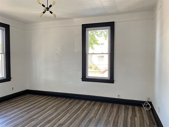 5th image of 214 Mallory Ave APT 3R