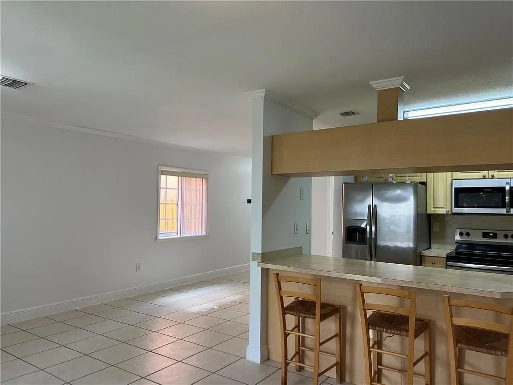 4 bed, 3.0 bath, 1494 sqft, $3,400 — Photo 4