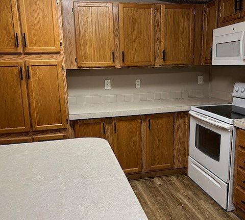 3rd image of 326 Cad Collins Ln