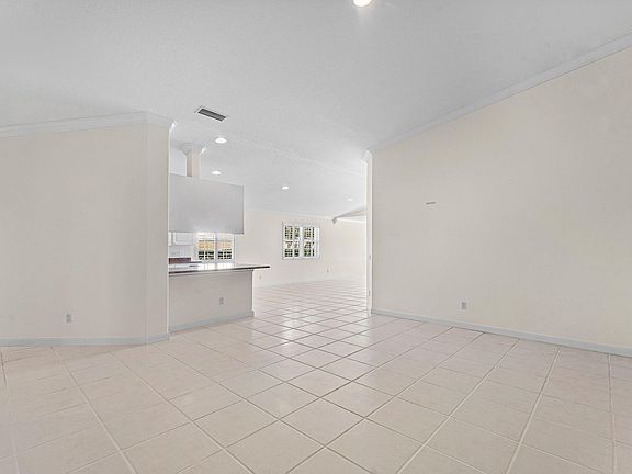 5th image of 693 HUDSON BAY Drive