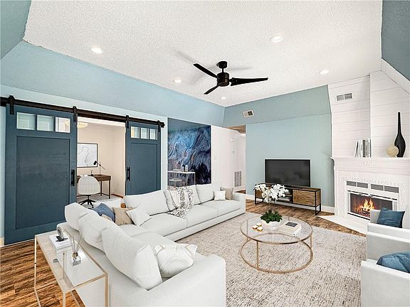 3rd image of 600 Holm Oak Ln