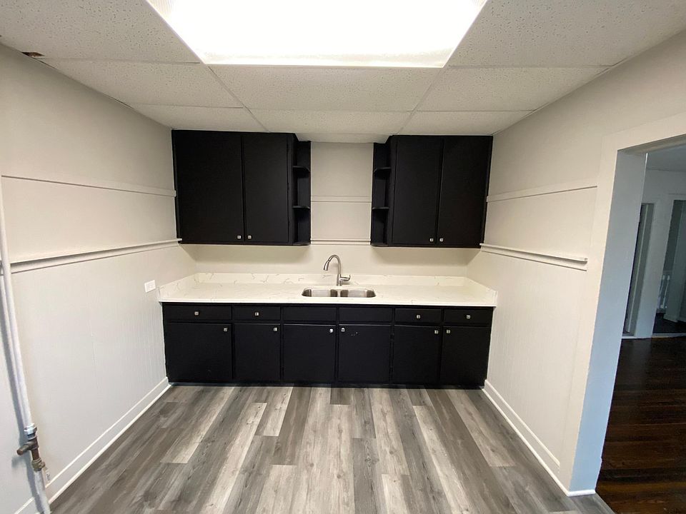 2nd fl ginormous 1 bed 1 bath