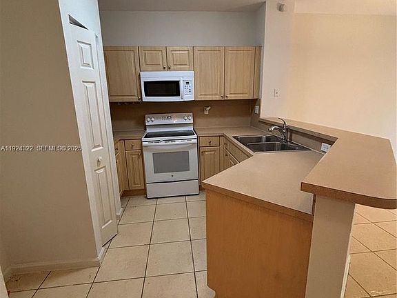2nd image of 6533 Catalina Ln #6533