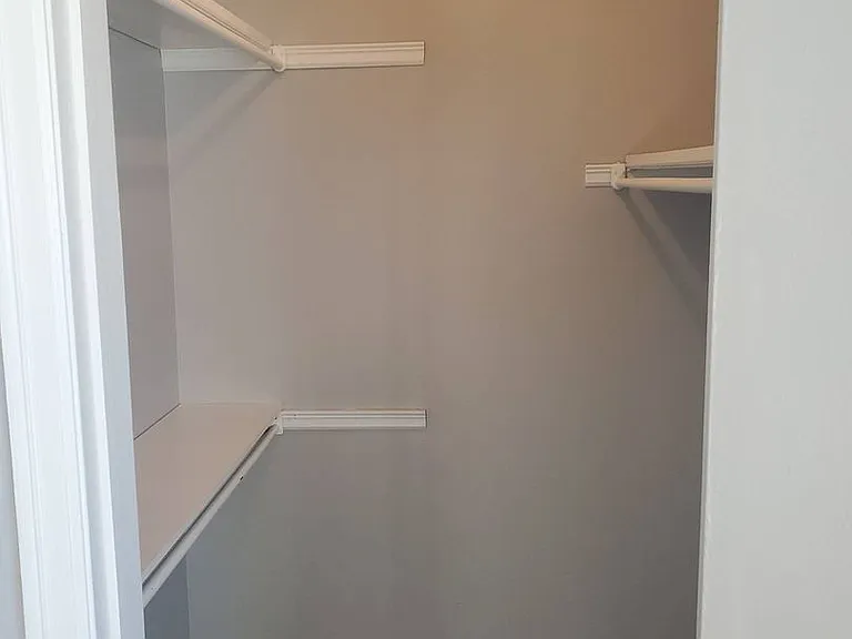 Stratford East Apartments — Photo 32