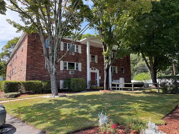 39 Berlin St APT 301, Clinton, MA 01510