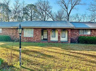 2897 Cherokee St, Waycross, GA 31503