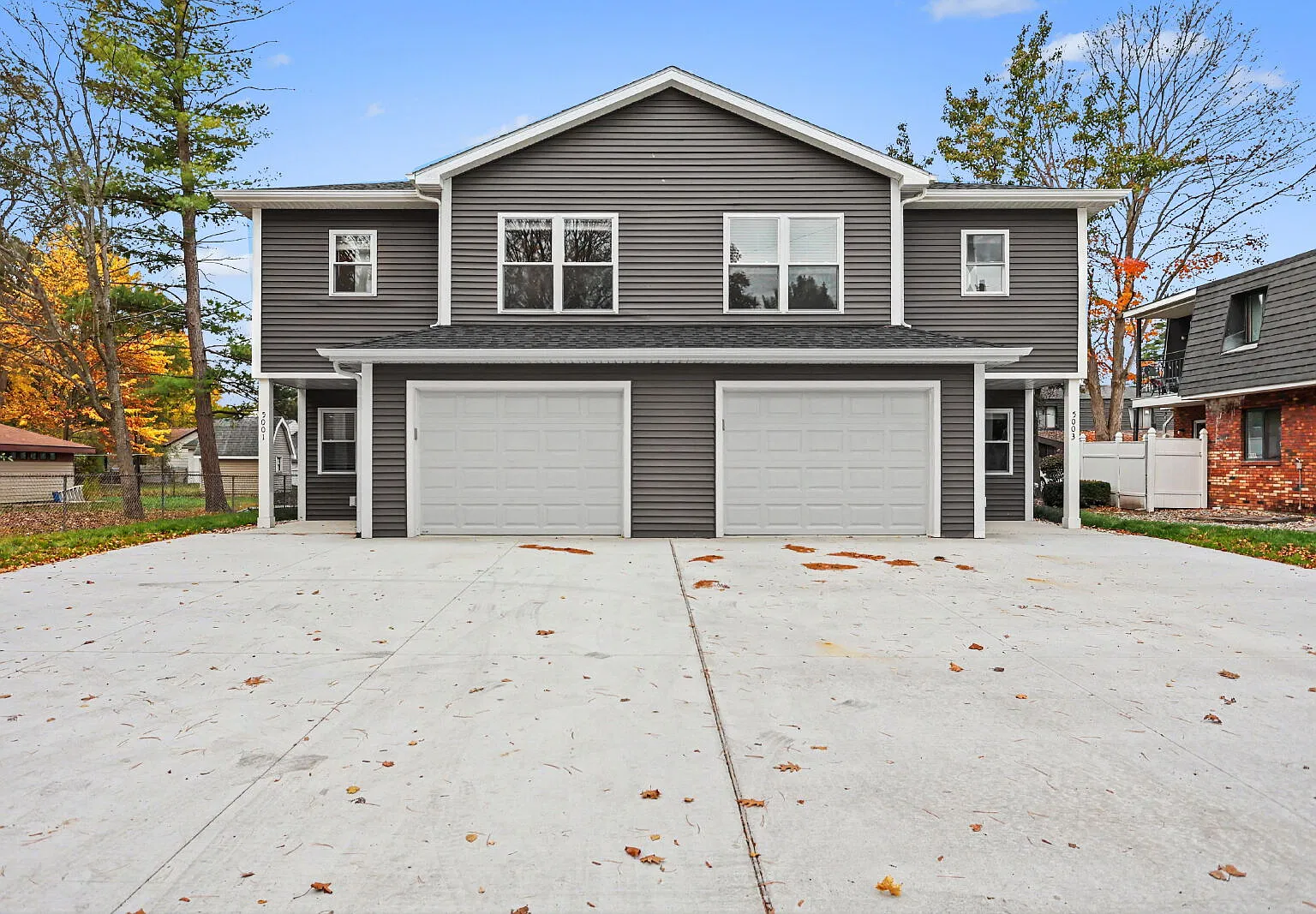 3 bed, 2.5 bath, 1900 sqft, $2,300 — Photo 2