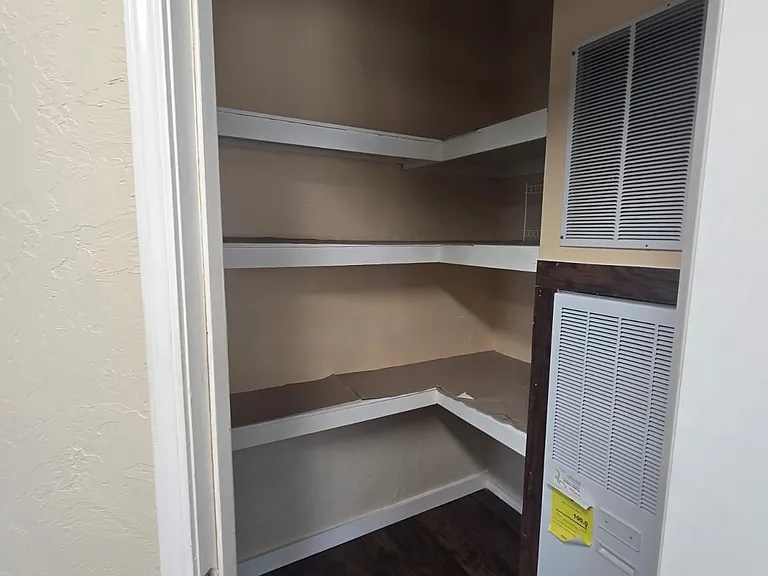 375 S 200 W — Photo 3