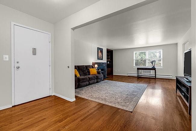 1st image of 637 Sierra Vista Lane