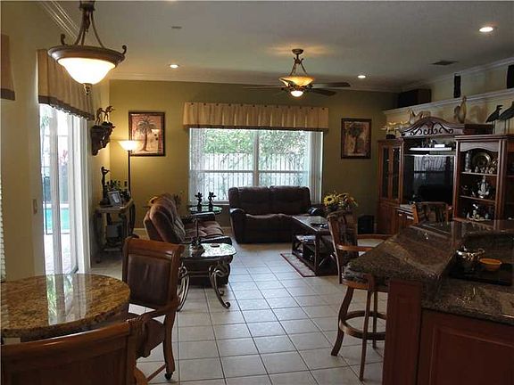 5th image of 16326 Mariposa Cir N