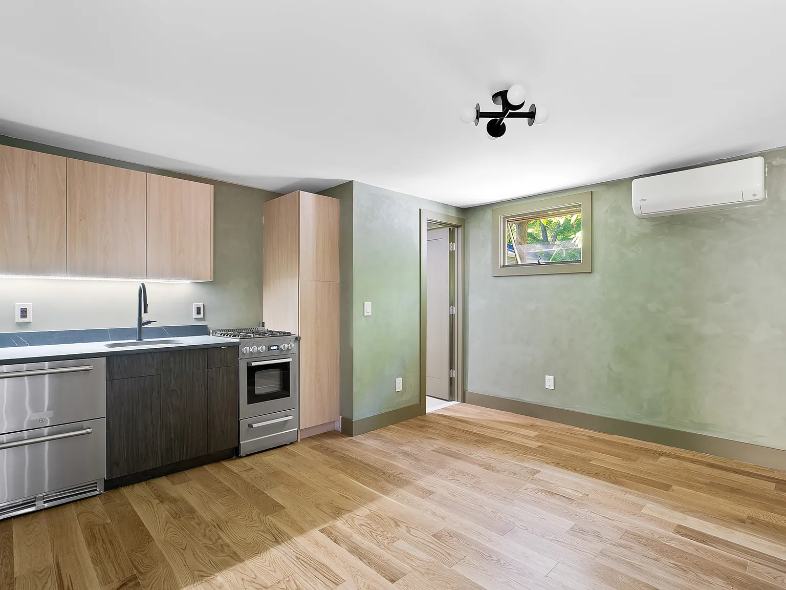 Studio, 221 sqft, $1,299 — Photo 1