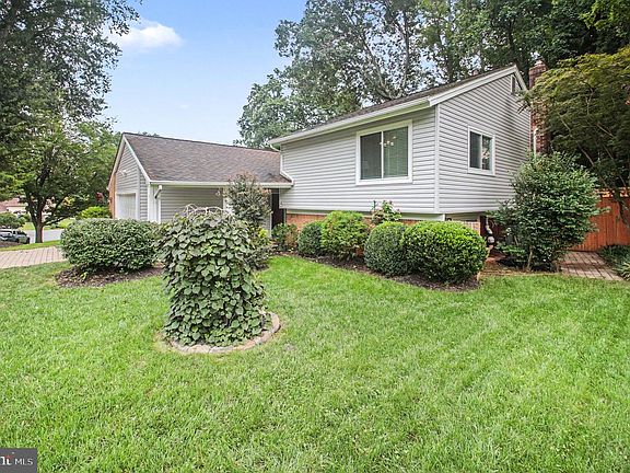 3rd image of 113 Newbury Pl