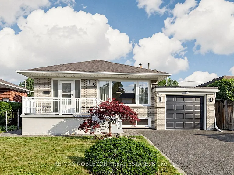8 Summerfield Cres — Photo 1