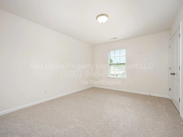 3530 Alister Ave SW — Photo 23