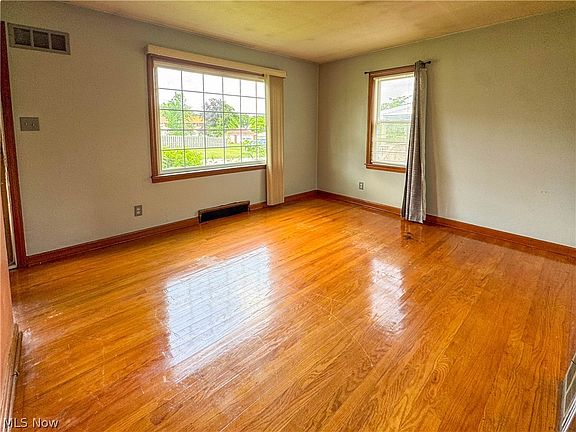 5th image of 1339 Douglas Ave